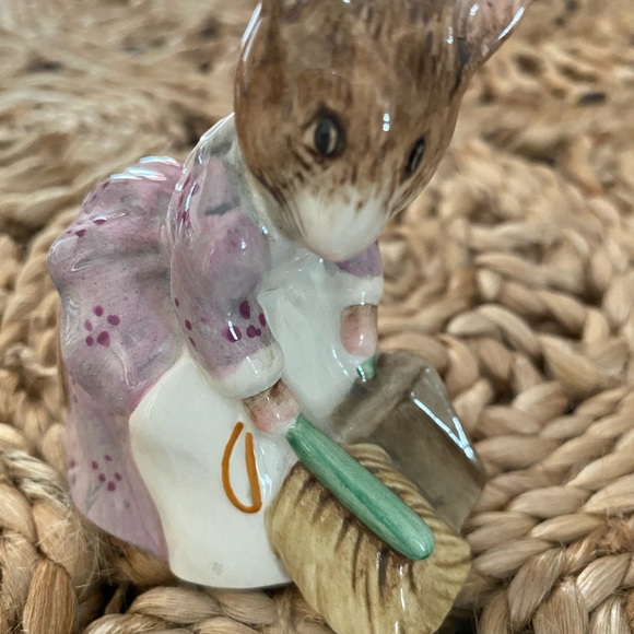 Beatrix Potter figurine Royal Albert Hunca MuncaSweeping - Picture 2 of 7
